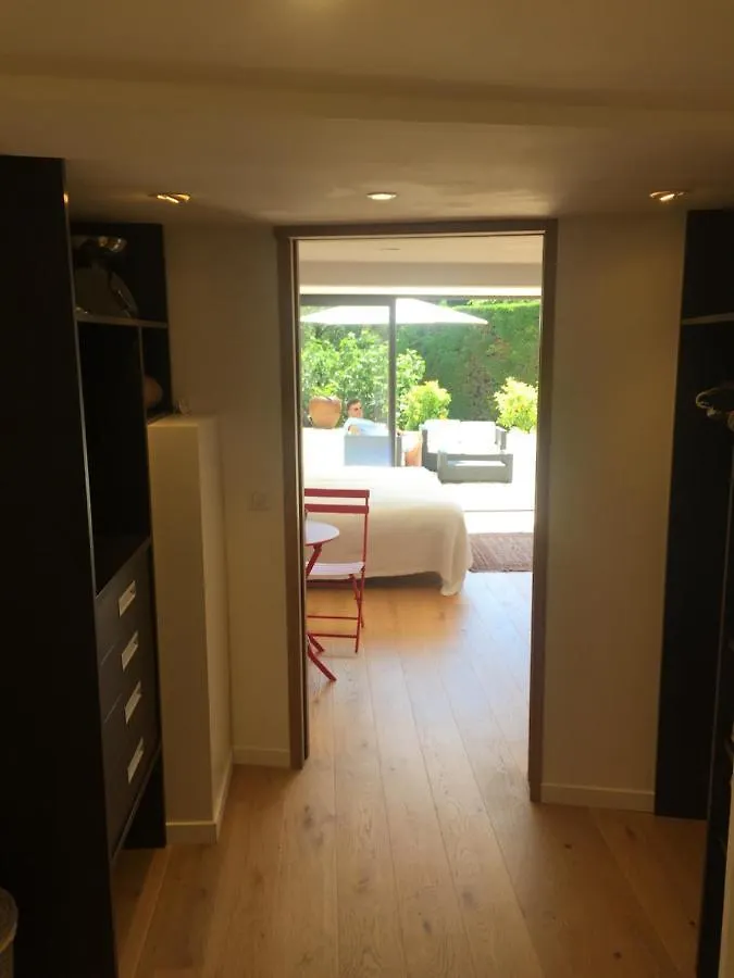studio 36m2, dans un beau domaine privée au calme. Valbonne 0*,